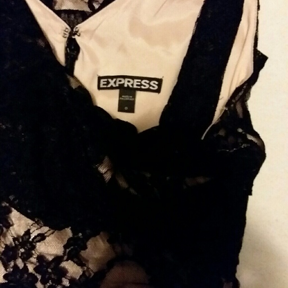 🐒Price Dropped! Lovely lace dress by Guess - Picture 4 of 6